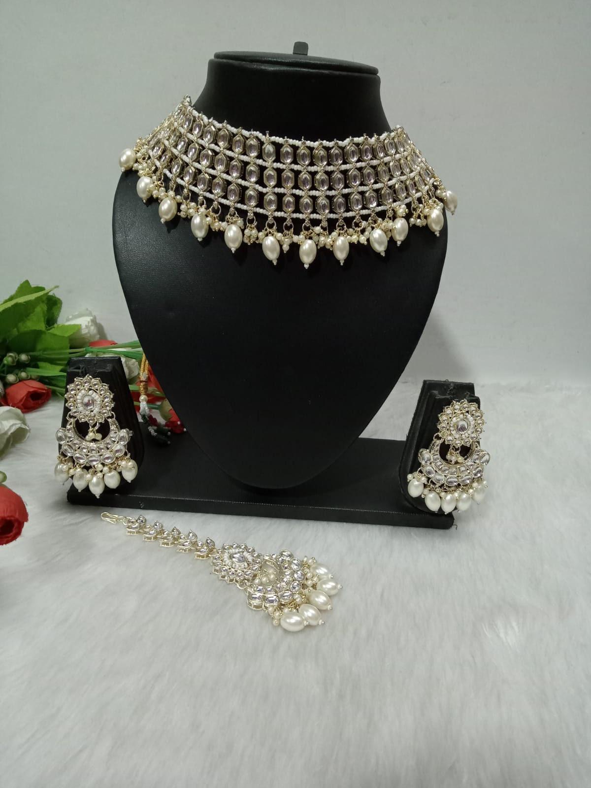 Netted Kundan set with maang tikka